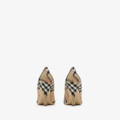 Check Dame Pumps​