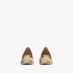 Check Dame Pumps​