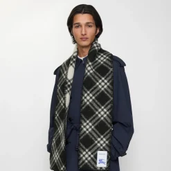 Narrow Check Wool Scarf